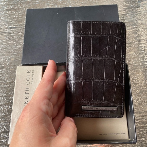 Kenneth Cole New York Dark Brown Croc-Embossed Card Holder Italian Calfskin - Picture 2 of 6